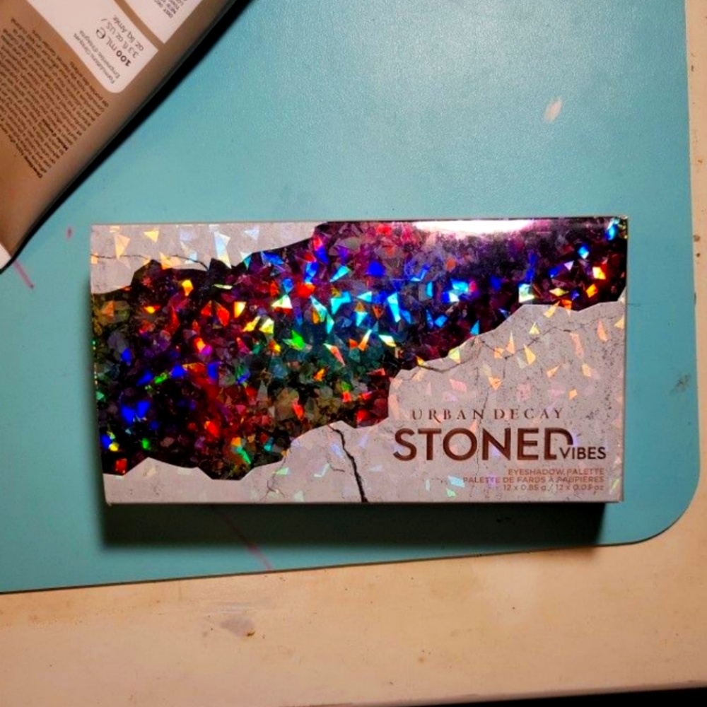 Urban Decay STONED VIBES limited Edition EYESHADOW PALLETE